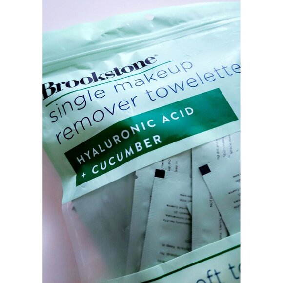 Brookstone Hyaluronic Acid + Cucumber Makeup Remover Towelettes – 40 Towelettes - Picture 3 of 6